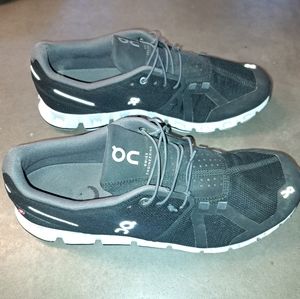 On Cloud black & white 19.0000 sneakers